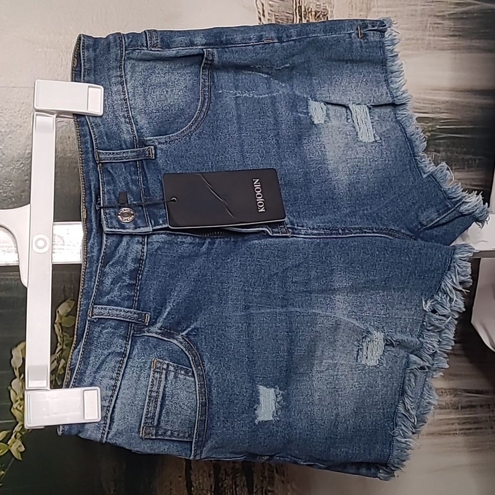 NWT! Kojooin Womens Medium distressed frayed denim blue jean shorts